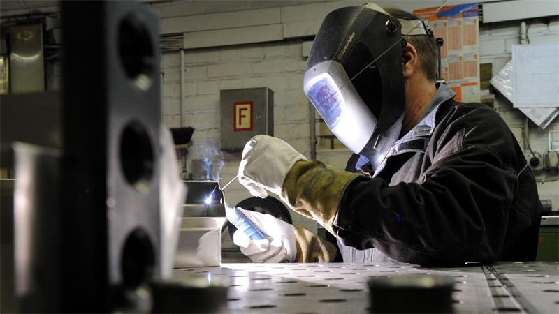 Die IG Metall fordert fünf Prozent mehr Geld für die Beschäftigten der Metall- und Elektroindustrie. (Symbolbild)