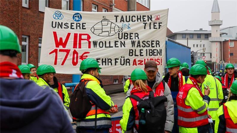 Die IG Metall fordert für die Beschäftigten 7 Prozent mehr Geld und überproportional 170 Euro im Monat mehr für die Auszubildenden.