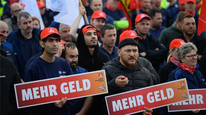 Kein Durchbruch: Metaller setzen Warnstreiks fort Die IG Metall startet Warnstreiks.