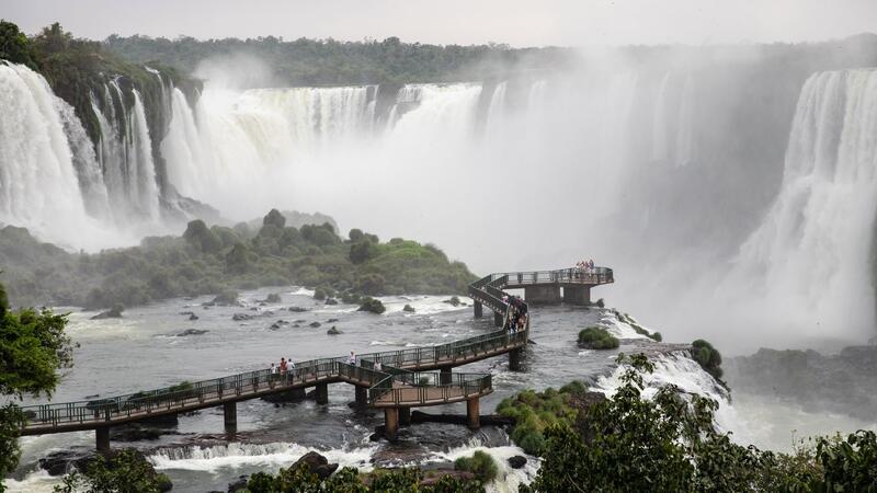 Zum Sterben schöne Fotos? Gefährliche Selfie-Hotspots Die Iguazu-Wasserfälle an der Grenze zwischen Brasilien und Argentinien. Sie sind eines der gigantischsten Naturwunder der Welt.