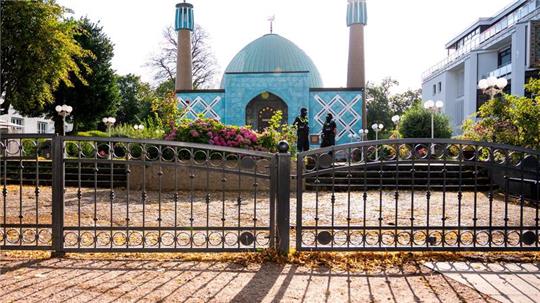 Die Imam-Ali-Moschee ist auch als Blaue Moschee bekannt.