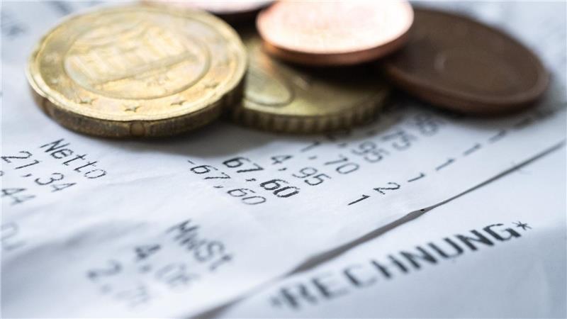 Deutsche Wirtschaft tritt auf der Stelle - Hoffnung für 2026 Die Inflationsrate hielt sich zuletzt über der Marke von zwei Prozent. Höhere Teuerungsraten schmälern die Kaufkraft der Menschen. (Symbolbild)