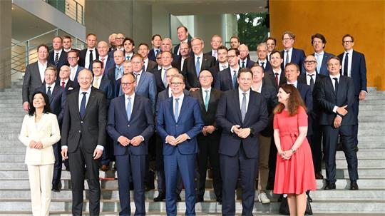 Die Initiative „Made for Germany“, hier beim ersten Treffen im Juli 2025 im Kanzleramt, will Hunderte Milliarden in Deutschland investieren. (Archivbild)