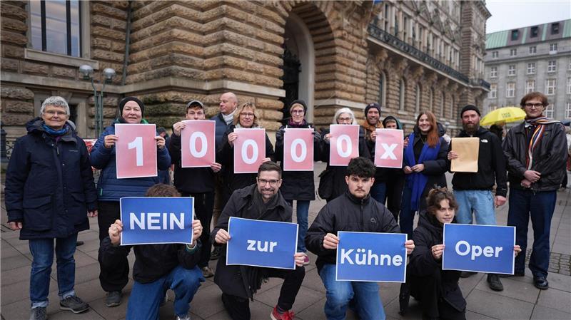 Die Initiative hat 10.000 Unterschriften gegen die Kühne-Oper gesammelt. 