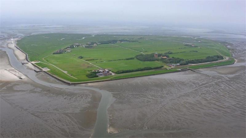 Die Insel Neuwerk liegt im Watt in der Nordsee nahe der Elbmündung. 