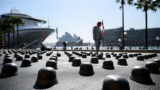 Die Installation „Mushrooms“ steht direkt am Hafen von Sydney.