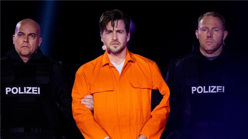 Die Inszenierung war immer betont modern: Hier wird Jesus (Alexander Klaws) von deutschen Polizisten vorgeführt. (Archivbild)