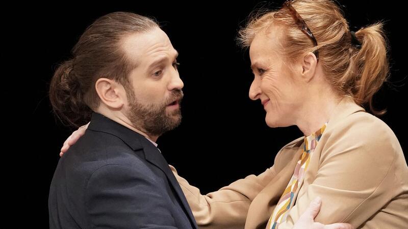 Erwachsene Kinder: Warum das mit den Eltern so ein Theater sein kann Die Inszenierung zu „Dinge, die ich sicher weiß“ wurde mit dem 1. Inthega-Preis „Die Neuberin“ ausgezeichnet.