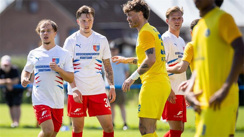 Die Integration der vielen Neuzugänge braucht noch seine Zeit bei D/A. Tom Sanne, Sean Busch und Luca Menke (von links) sind Optionen im ersten Pflichtspiel.