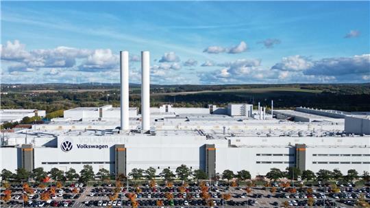 Die Integration von Volkswagen Sachsen in die VW AG verzögert sich. (Archivbild)