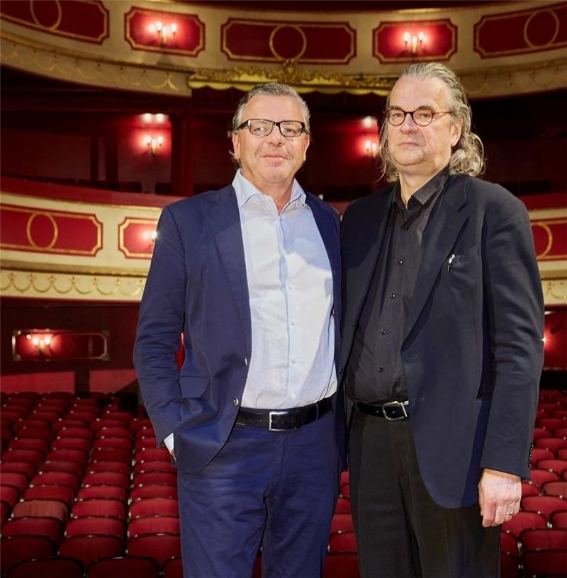 Das ist der Straßenköter unter den Theatern Die Intendanten Thomas Collien (links) und Ulrich Waller im St. Pauli Theater , mit 175 Jahren eines der ältesten Theater in Deutschland. Foto Wendt/dpa