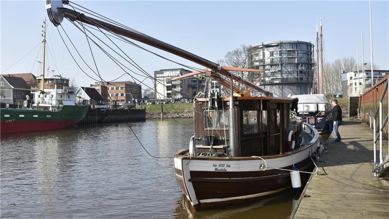 Mit einem über 100 Jahre alten Zweimaster von Buxtehude nach Stade Die Iris hat festgemacht.