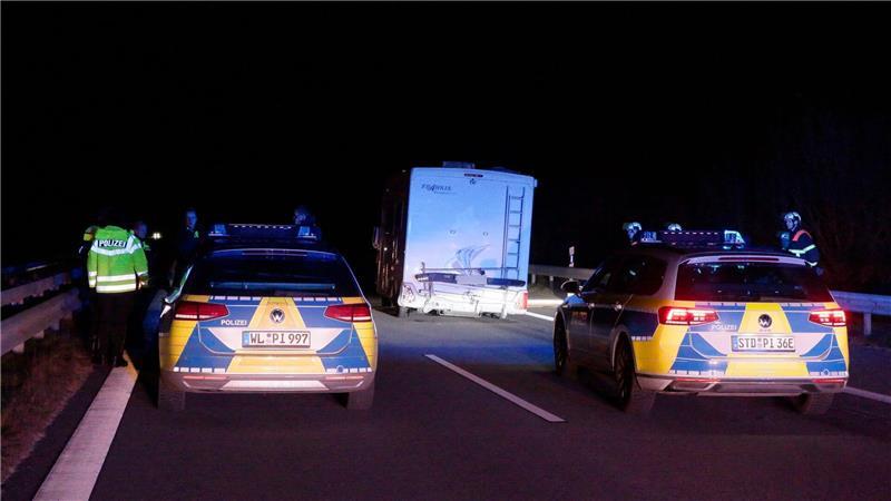 Polizei stoppt Irrfahrt von Wohnmobil mit Schuss in Reifen Die Irrfahrt des 72-Jährigen wurde durch einen Schuss in die Reifen seines Wohnmobils gestoppt.