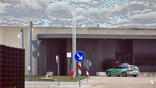 Die JVA Augsburg-Gablingen ist wegen Gewaltvorwürfen ins Visier der Justiz geraten.
