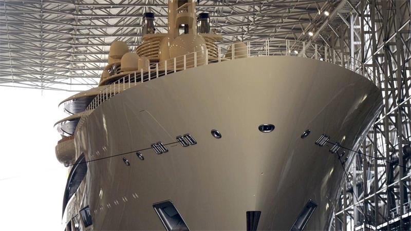 Die Jacht liegt auf dem Gelände der Lürssen-Werft. (Archivbild)