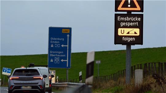 Die Jann-Berghaus-Brücke in Leer wird infolge des Warnstreiks gesperrt. (Archivbild)