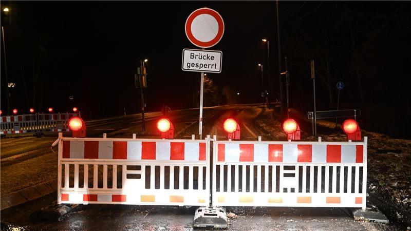 Die Jann-Berghaus-Brücke in Leer wurde infolge des Warnstreiks für den Verkehr gesperrt. 