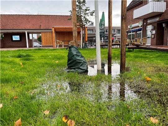 Die Jorker Kulturwoche muss umziehen, das geplante Veranstaltungsgelände steht unter Wasser. Foto: Battmer