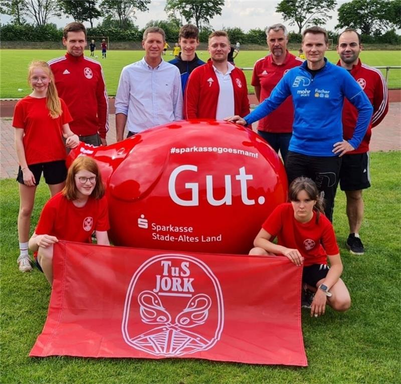 Die Jorker wollen Geld für Sportplatz und Sporthalle sammeln. Foto: Verein