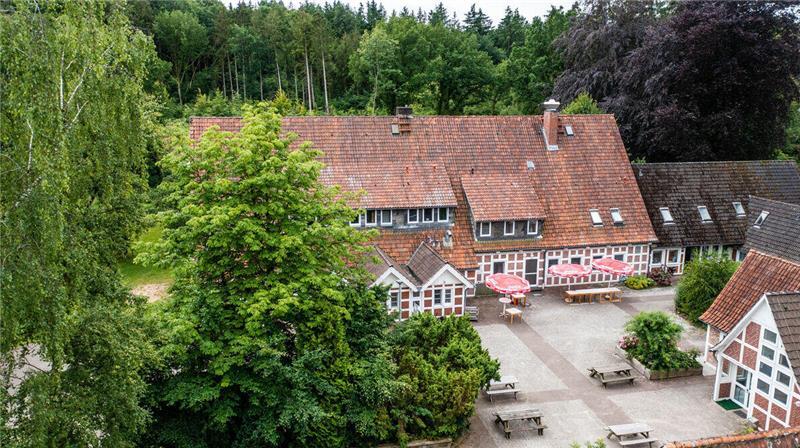 Die Jugendherberge Wingst aus der Vogelperspektive. Nach der Saison 2026 geht dort eine 88 Jahre dauernde Ära zu Ende.