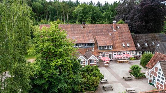 Die Jugendherberge Wingst aus der Vogelperspektive. Nach der Saison 2026 geht dort eine 88 Jahre dauernde Ära zu Ende.