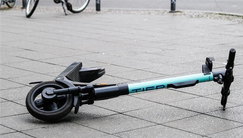 Die Jugendlichen wurden gegen 7.40 Uhr von der Renault-Fahrerin erfasst. (Symbolbild)