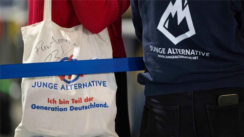 AfD trennt sich von Junger Alternative - Neue Organisation Die Junge Alternative soll nicht mehr die Nachwuchsorganisation der AfD sein. Wie die neue Parteijugend heißen soll, ist noch nicht entschieden. Klar ist dagegen, dass diese stärker unter der Kontrolle der Partei stehen wird.