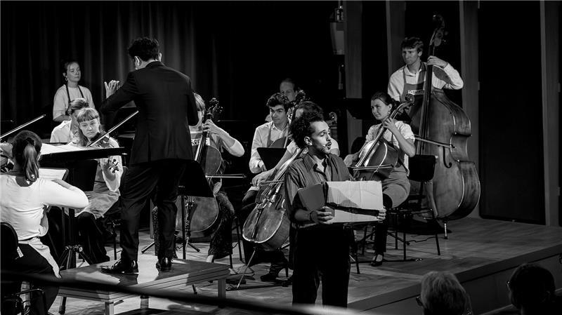 Die Junge Norddeutsche Philharmonie feiert mit „nirgend_anders“ eine Premiere im Stadeum.