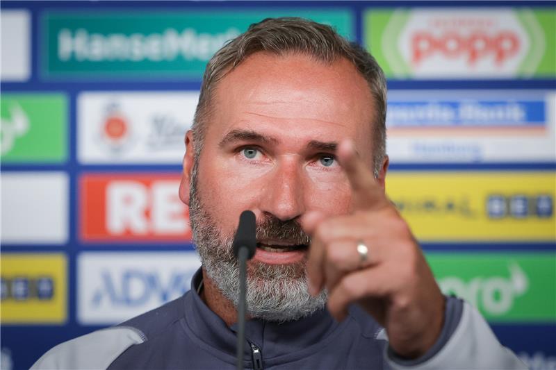 Immer größere Verletztensorgen beim HSV – Trainer reagiert „Die Jungs, die ich habe, sind gut genug, um Spiele zu gewinnen“, sagt HSV-Coach Tim Walter zum Auftakt gegen Schalke 04. Foto: dpa
