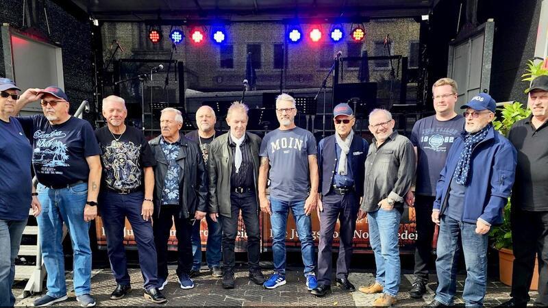 Die Jungs vom Nordseedeich, früher Shantychor Dorum, singen am Freitag im Kurpark in der Wingst.