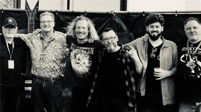 Die Jungs von RockAvenue freuen sich auf den Auftritt in Mulsum.