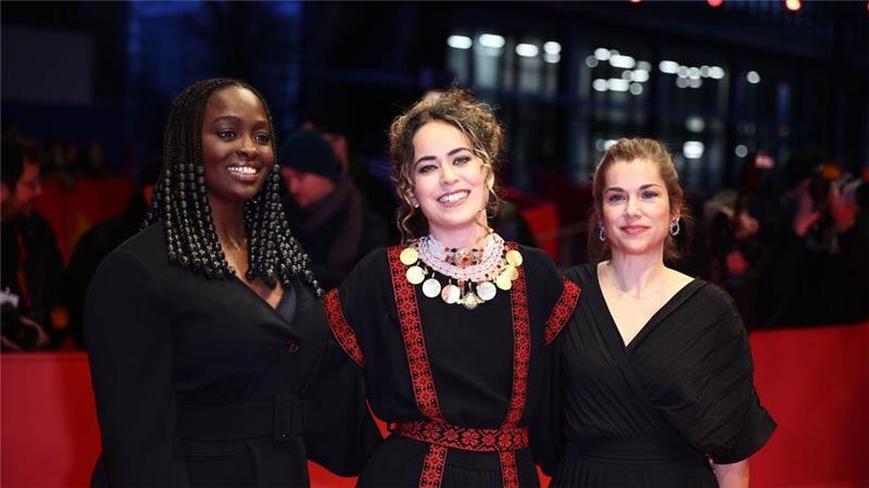 „Drømmer“ gewinnt Goldenen Bären der Berlinale Die Jury der Sektion Perspectives: Aïssa Maïga (l-r), Meryam Joobeur und María Zamora.