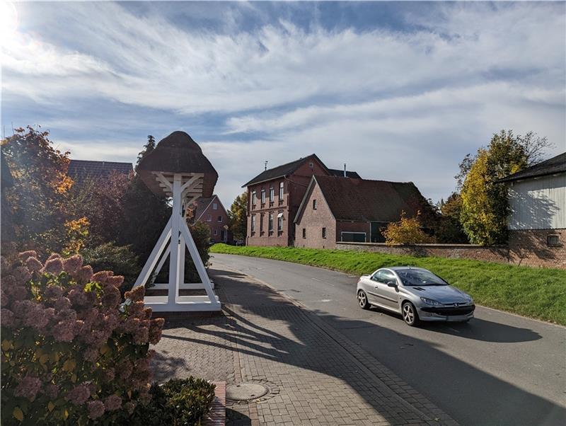 Die K36 in Neuenkirchen, hier auf Höhe des Dorfgemeinschaftshauses. Foto: Battmer