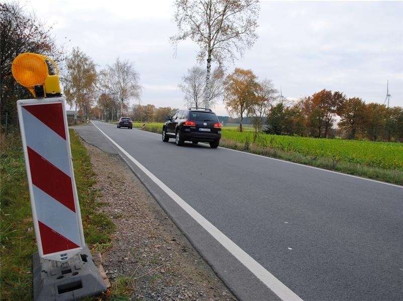 Immenbecker fordern Geh- und Radweg an Kreisstraße Die K73 zwischen Immenbeck und Moisburg soll einen Radweg bekommen – zunächst bis zur Einmündung des von Bäumen flankierten Daensener Wegs (im Bild rechts) ins Estetal.Foto: Richter