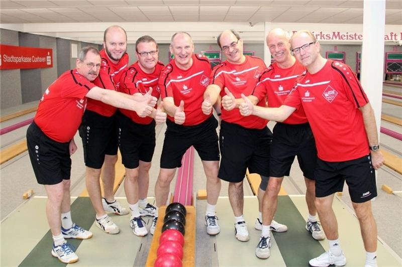 Wie sich Stades Bundesliga-Kegler auf die neue Saison vorbereiten Die KSG (v.l.): Rolf Meiritz, Malte Buschbeck, Ralf Schmidt, Torsten Möller, Jörg Storsberg, Hans-Peter Buschbeck und Dag Maibaum. Foto: Verein
