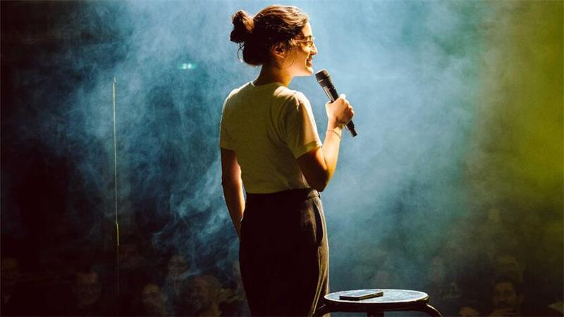 Die Kabarettistin und Comedienne Ana Lucia ist regelmäßig zu Gast in Comedy-Sendungen.