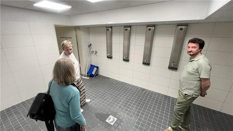 Aufatmen in Buxtehude: Hier können Kinder endlich wieder schwimmen lernen Die Kabinen und die Duschen beim Lehrschwimmbecken in Neukloster sind in einem guten Zustand.