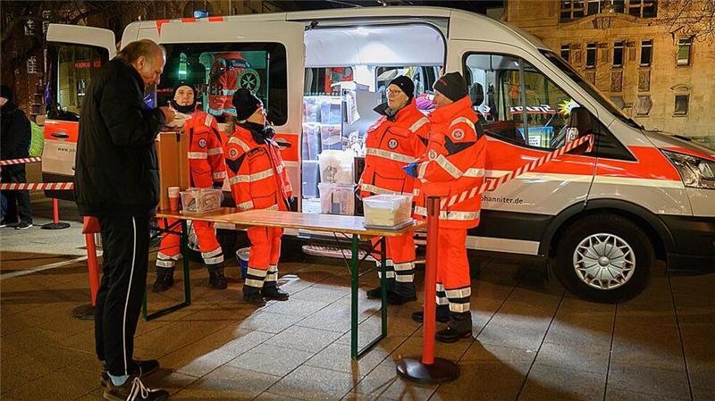 Hannover startet mit Winterangeboten für Wohnungslose Die Kältebusse verteilen in diesem Winter in Hannover wieder warmes Essen. (Archivbild)
