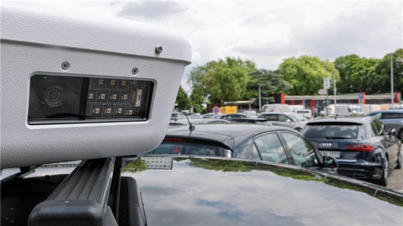 In Hamburg nehmen jetzt Scan-Fahrzeuge Parksünder ins Visier Die Kameras sollen nur die Kennzeichen der Autos erfassen, nicht die Umgebung.