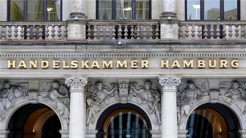 Stimmung der Hamburger Wirtschaft hat sich verschlechtert Die Kammer hat 587 Antworten zum Geschäftsklima ausgewertet. (Archivbild)