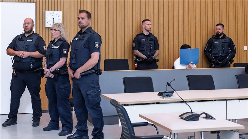 Tödlicher Messerstich: Zehn Jahre Haft nach Streit in Disko Die Kammer sah den Tatbestand des Totschlags als erwiesen an.