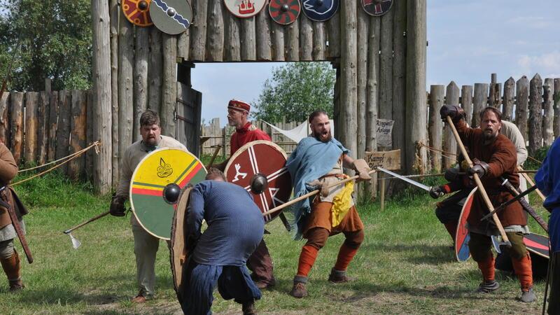 Die Kampfshows zählen zu den Highlights des Jorker Wikingermarktes.