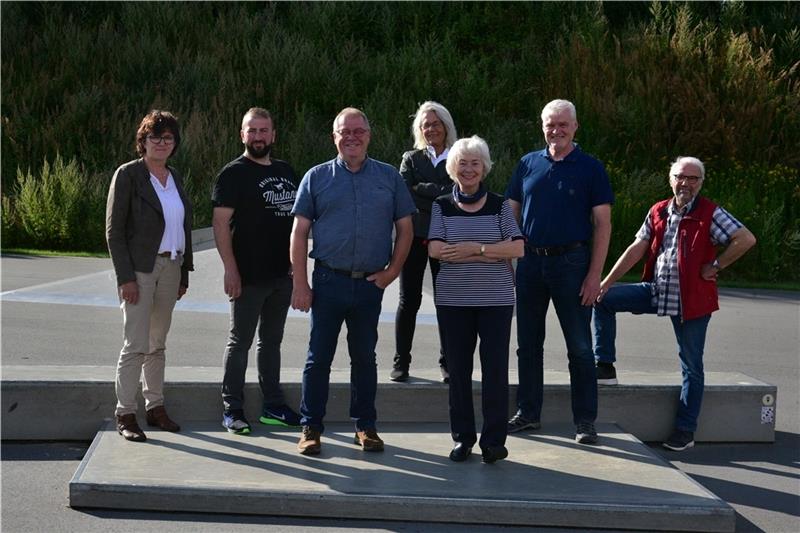 „Pro Bürger“ in Fredenbeck wollen Obstbaum in jedem Garten Die Kandidaten der Fredenbecker Wählergemeinschaft „Pro Bürger“ auf dem Skatepark am Raakamp, der unter anderem auf Initiative ihres Ratsherrn Rolf Helmecke (rechts) entstanden ist. Foto: Beneke