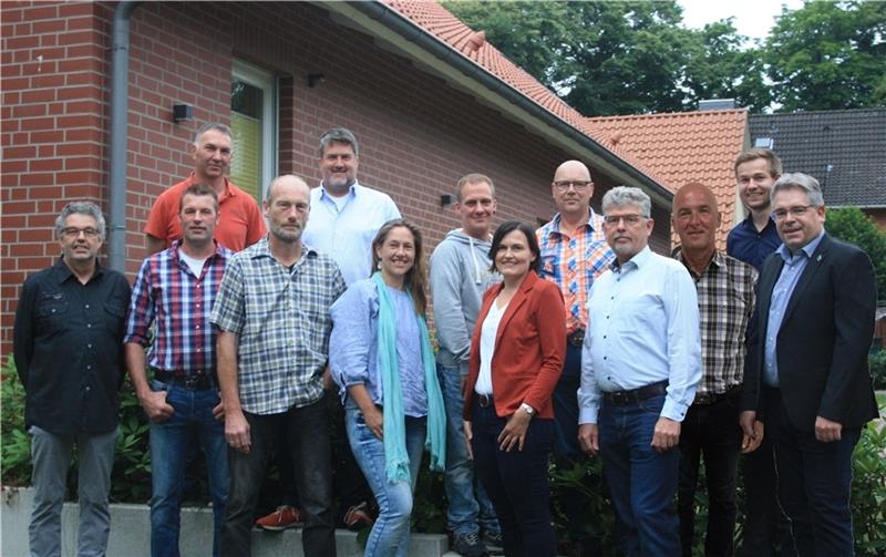 Burwegs Dörfer im Mittelpunkt Die Kandidatinnen und Kandidaten der Unabhängigen Liste Burweg .