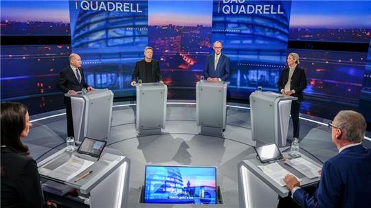 Die Kanzlerkandidaten Olaf Scholz (SPD); Robert Habeck (Grüne), Friedrich Merz (CDU) und Alice Weidel (AfD) beharkten sich in einer Talkrunde bei RTL und ntv.