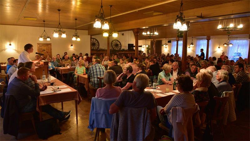 Pächterwechsel und Kneipenrettung: Das durchlebte das Deutsche Haus Die Kapazität von 200 Sitzplätzen ist ausgeschöpft: Hohes Interesse bei der ersten Informationsveranstaltung 2019 zur Zukunft des Deutsches Hauses.