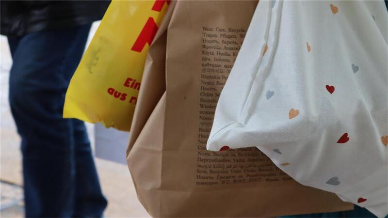 Die Kaufsucht verlagert sich zunehmend ins Internet – der Trend geht zum Online-Shopping.Foto: lindenau