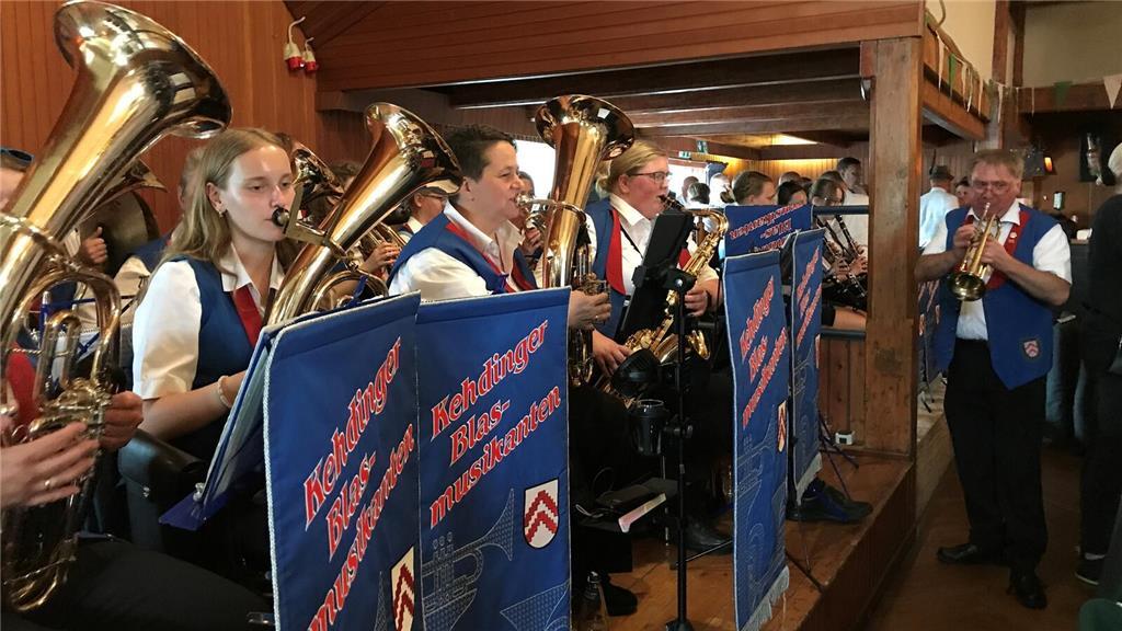 Die Kehdinger Blasmusikanten im Gasthaus Zur Post.