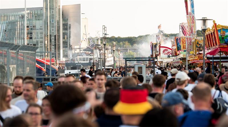 Die Kieler Woche verläuft aus polizeilicher Sicht etwas friedlicher als im vergangenen Jahr. (Archivbild)