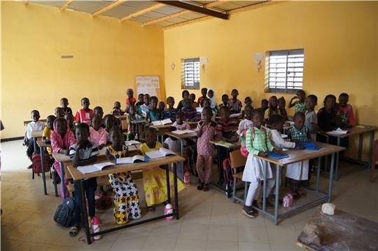 Die Kinderhilfe Senegal hat in den vergangenen Jahren in Toucar unter anderem die Einrichtung von vier Klassenräumen ermöglicht. Foto: Großer